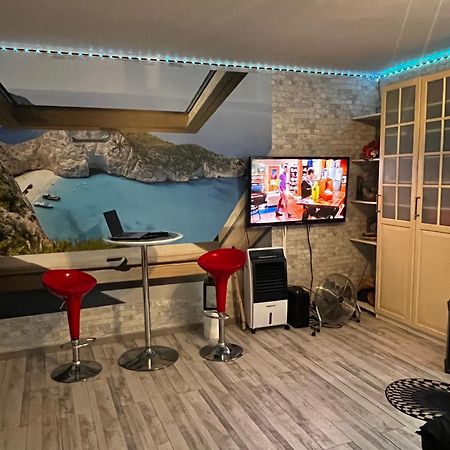 Monfas Apartment Provence In Прага Екстериор снимка