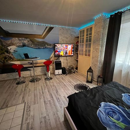 Monfas Apartment Provence In Прага Екстериор снимка