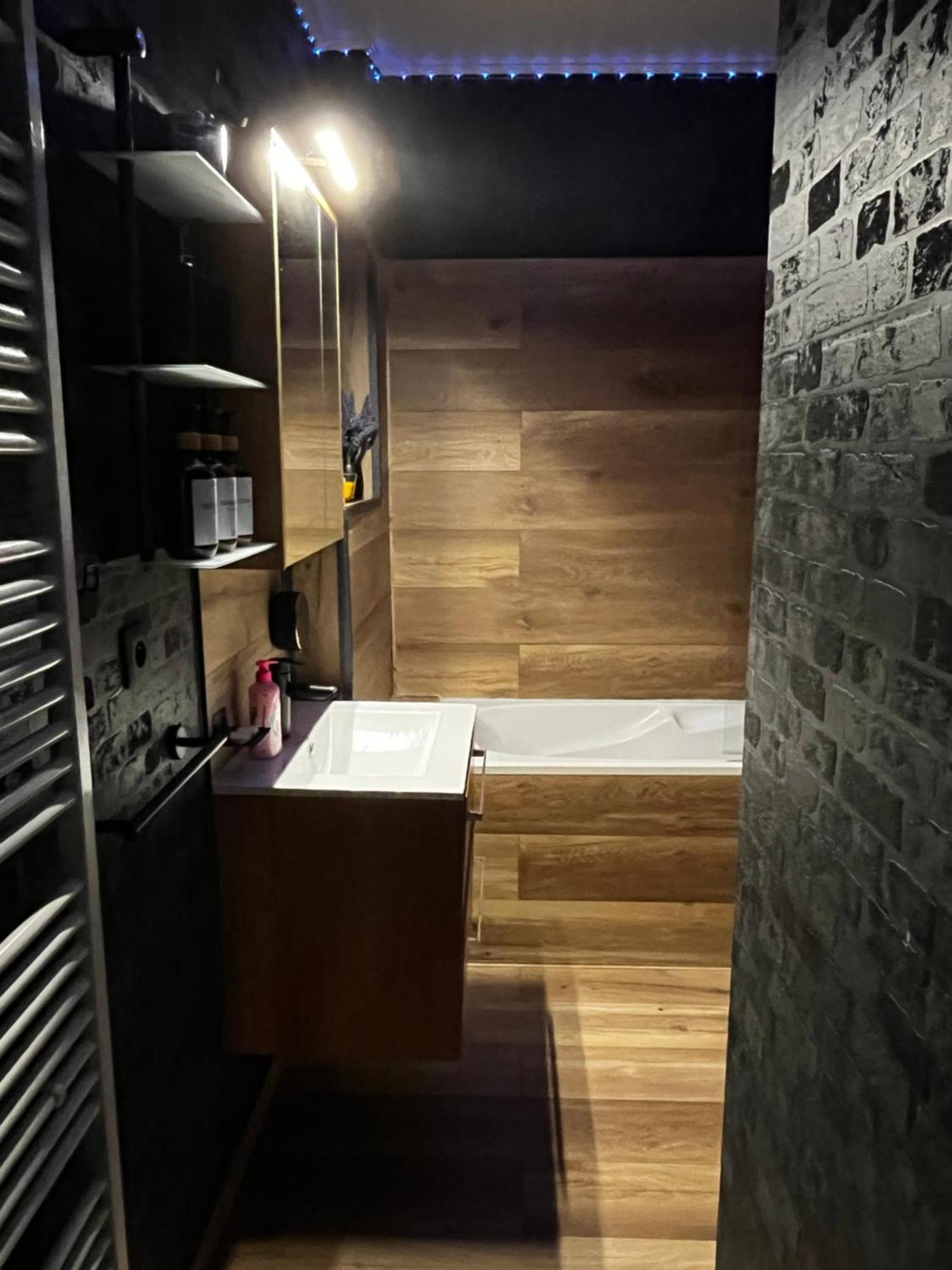 Monfas Apartment Provence In Прага Екстериор снимка