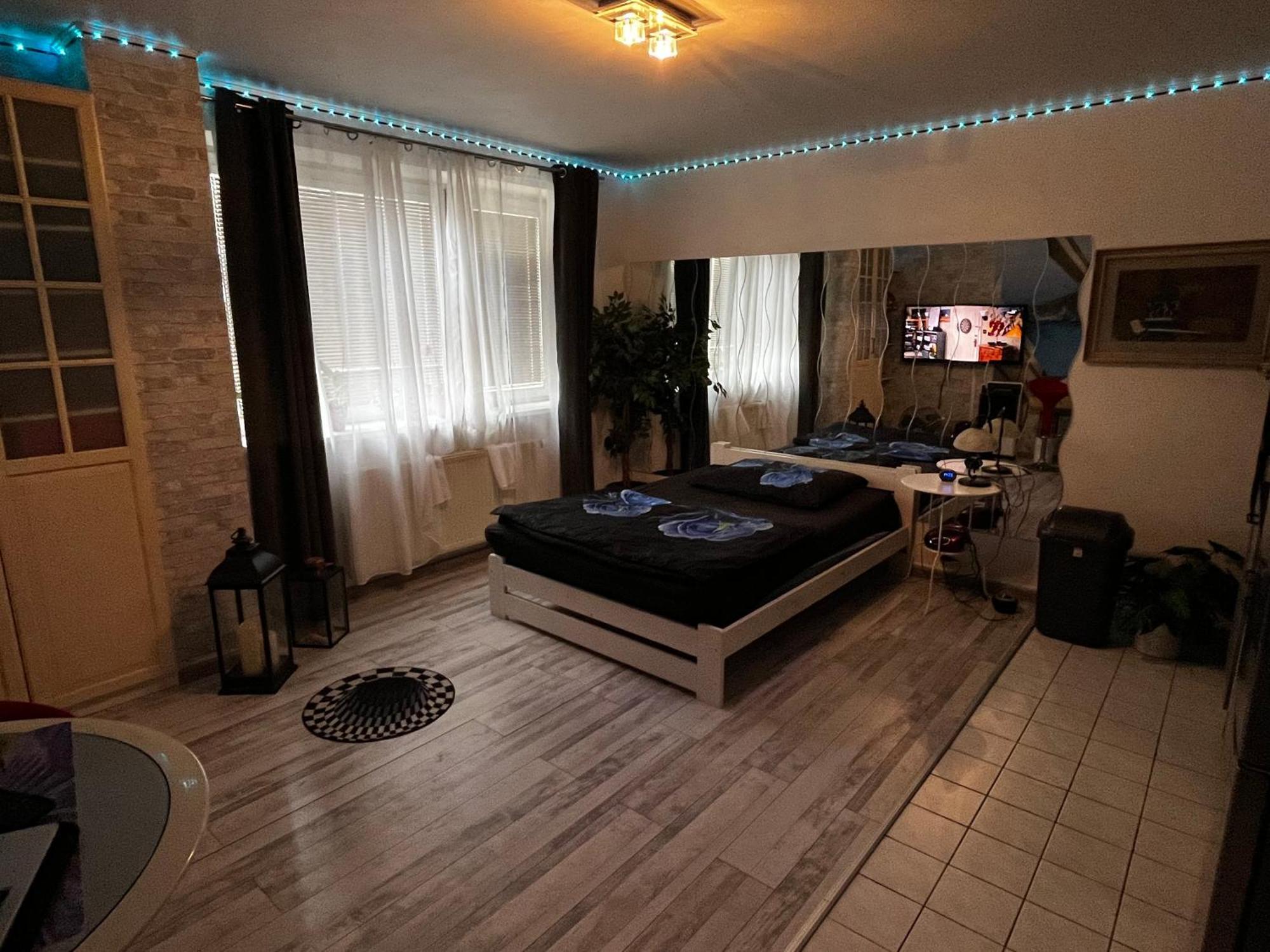 Monfas Apartment Provence In Прага Екстериор снимка