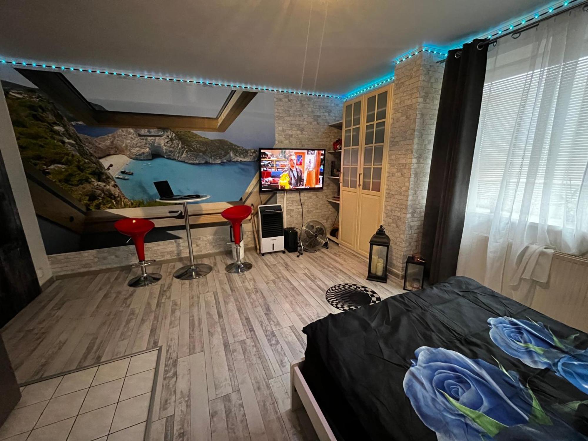 Monfas Apartment Provence In Прага Екстериор снимка