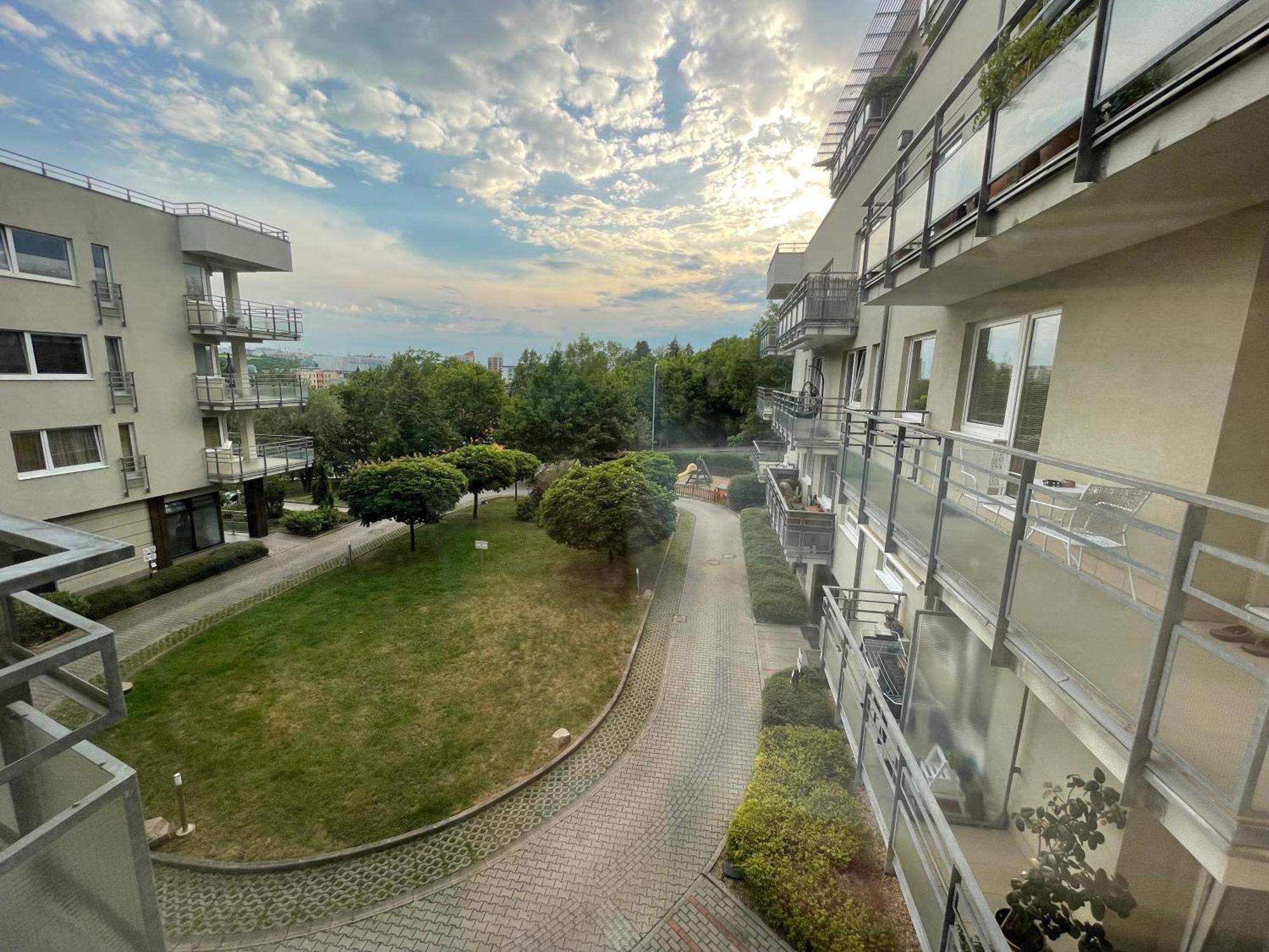 Monfas Apartment Provence In Прага Екстериор снимка