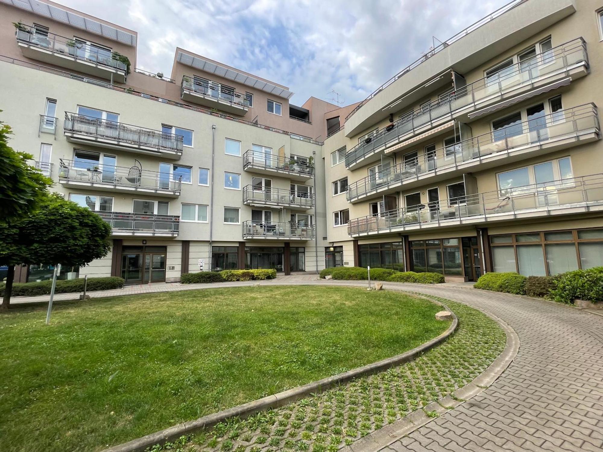 Monfas Apartment Provence In Прага Екстериор снимка